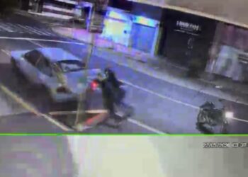 Vídeo: ladrões empurram carro quebrado na fuga após furto de loja em Ribeirão Preto, SP