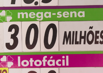 Mega-Sena 30 anos: premiação de R$ 300 milhões provoca 'maratona' de apostas em lotéricas do interior de SP