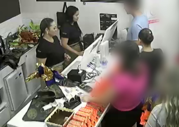 Mãe e filhas são suspeitas de trocar máquina de cartão para desviar dinheiro de loja de chocolates em que trabalhavam